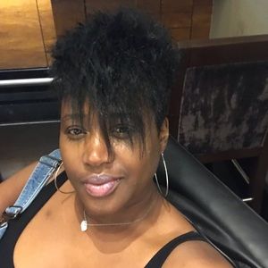 Meet your Posher, Aisha